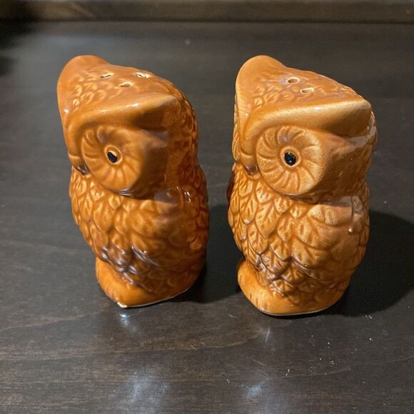 Vintage Ceramic Pair of Brown Owls Salt & Pepper Shaker Set - Picture 3 of 7